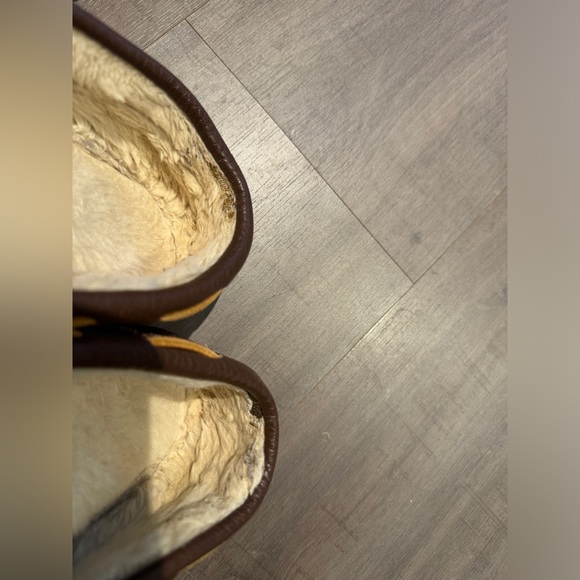 pull on brown leather MINNETONKA lace up leather moccasins - Picture 3 of 4